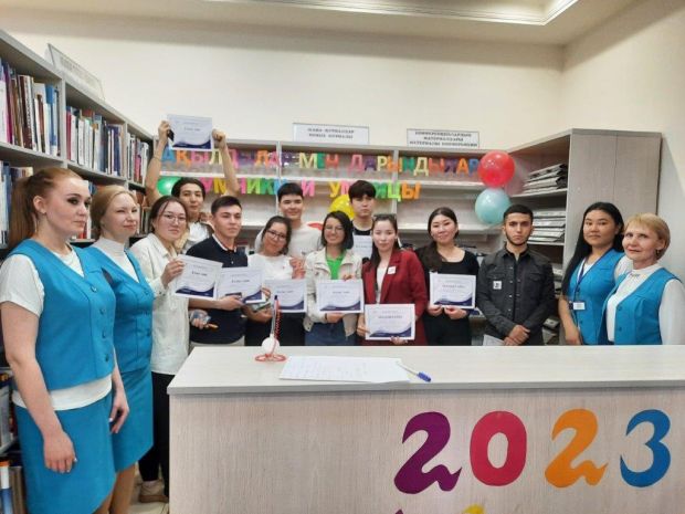 28 сәуір күні университетіміздің кітапханасы қабырғасында «Кітапхана түні-2023» кітап оқуды қолдауға арналған дәстүрлі акция өтті. Акция салтанатты құттықтау мен музыкалық нөмірлерден басталды.
