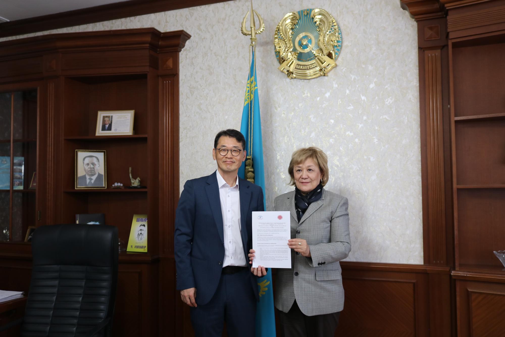 Кёнгбук ұлттық университетінің (Оңтүстік Корея) профессоры Чон Тхэ Ду Қарағанды медицина университетінде болды