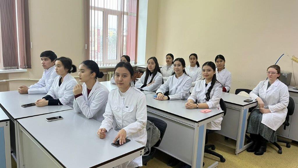 Школы университета провели очередной «Час добропорядочности»